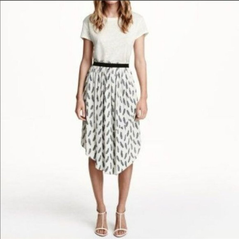 H&M Knee Length Asymmetrical Pleated Skirt Women's Size 4 White Feather Print
